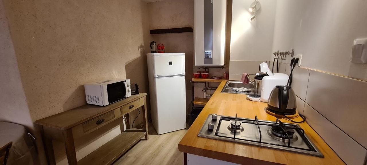 Les Studios De St Guilhem Saint-Guilhem-le-Desert Bagian luar foto
