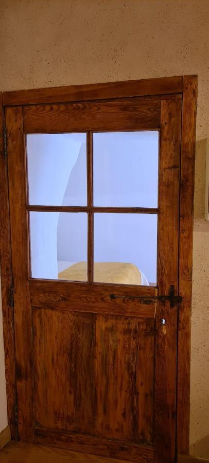 Les Studios De St Guilhem Saint-Guilhem-le-Desert Bagian luar foto