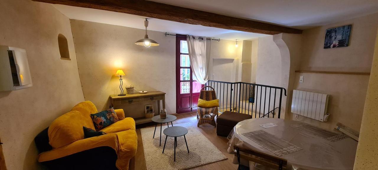 Les Studios De St Guilhem Saint-Guilhem-le-Desert Bagian luar foto