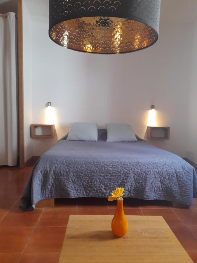 Les Studios De St Guilhem Saint-Guilhem-le-Desert Bagian luar foto