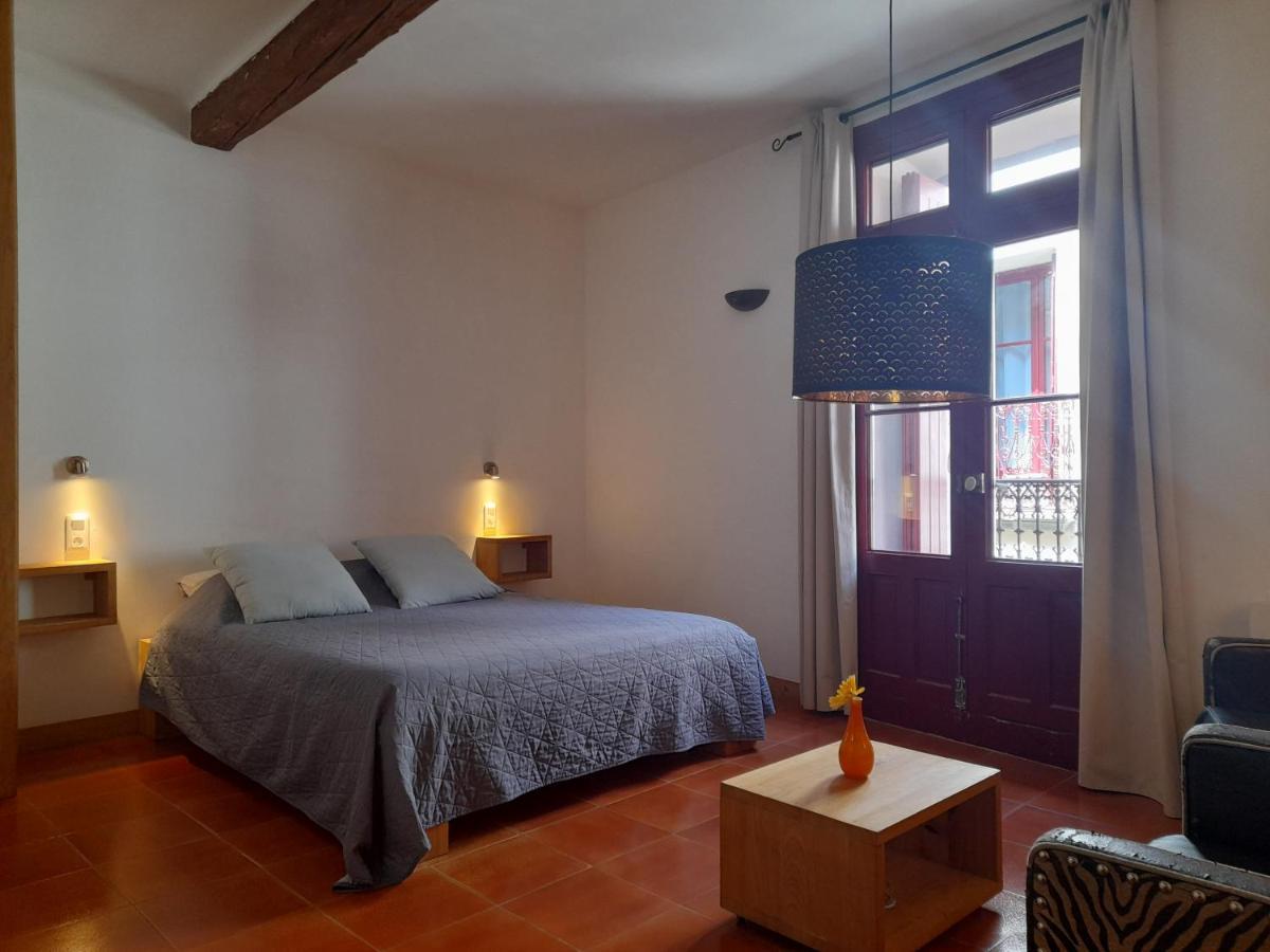 Les Studios De St Guilhem Saint-Guilhem-le-Desert Bagian luar foto