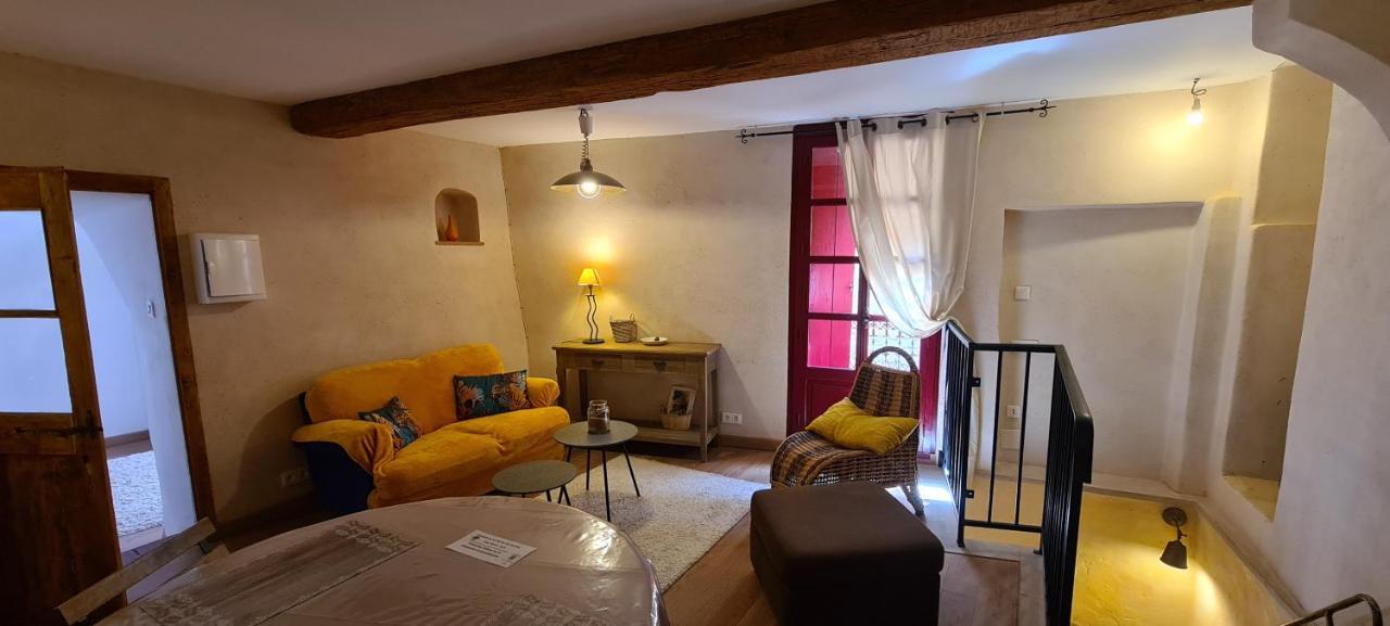 Les Studios De St Guilhem Saint-Guilhem-le-Desert Bagian luar foto