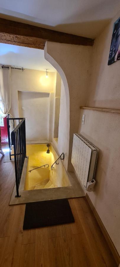 Les Studios De St Guilhem Saint-Guilhem-le-Desert Bagian luar foto