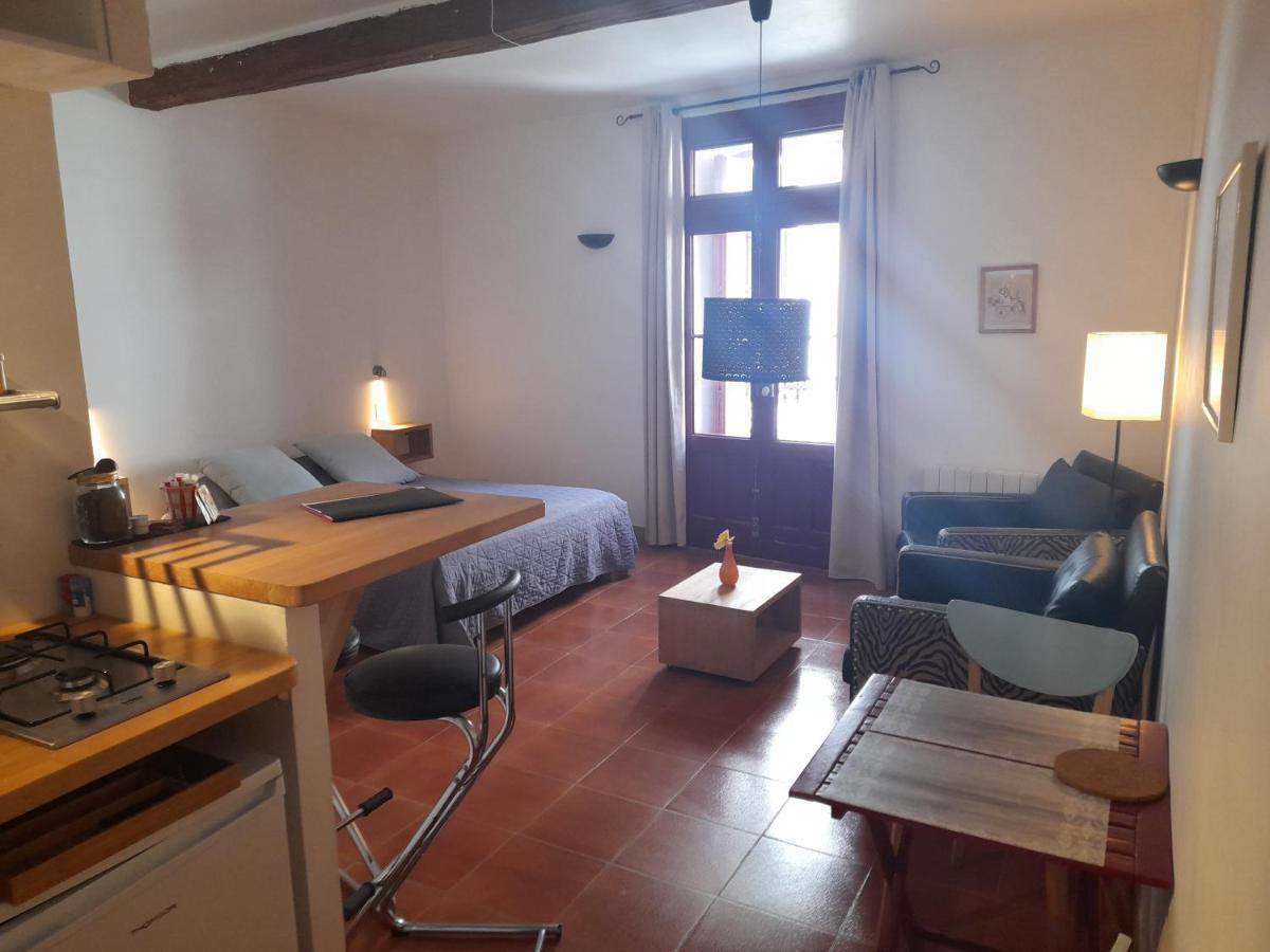 Les Studios De St Guilhem Saint-Guilhem-le-Desert Bagian luar foto