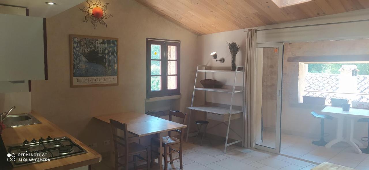 Les Studios De St Guilhem Saint-Guilhem-le-Desert Bagian luar foto