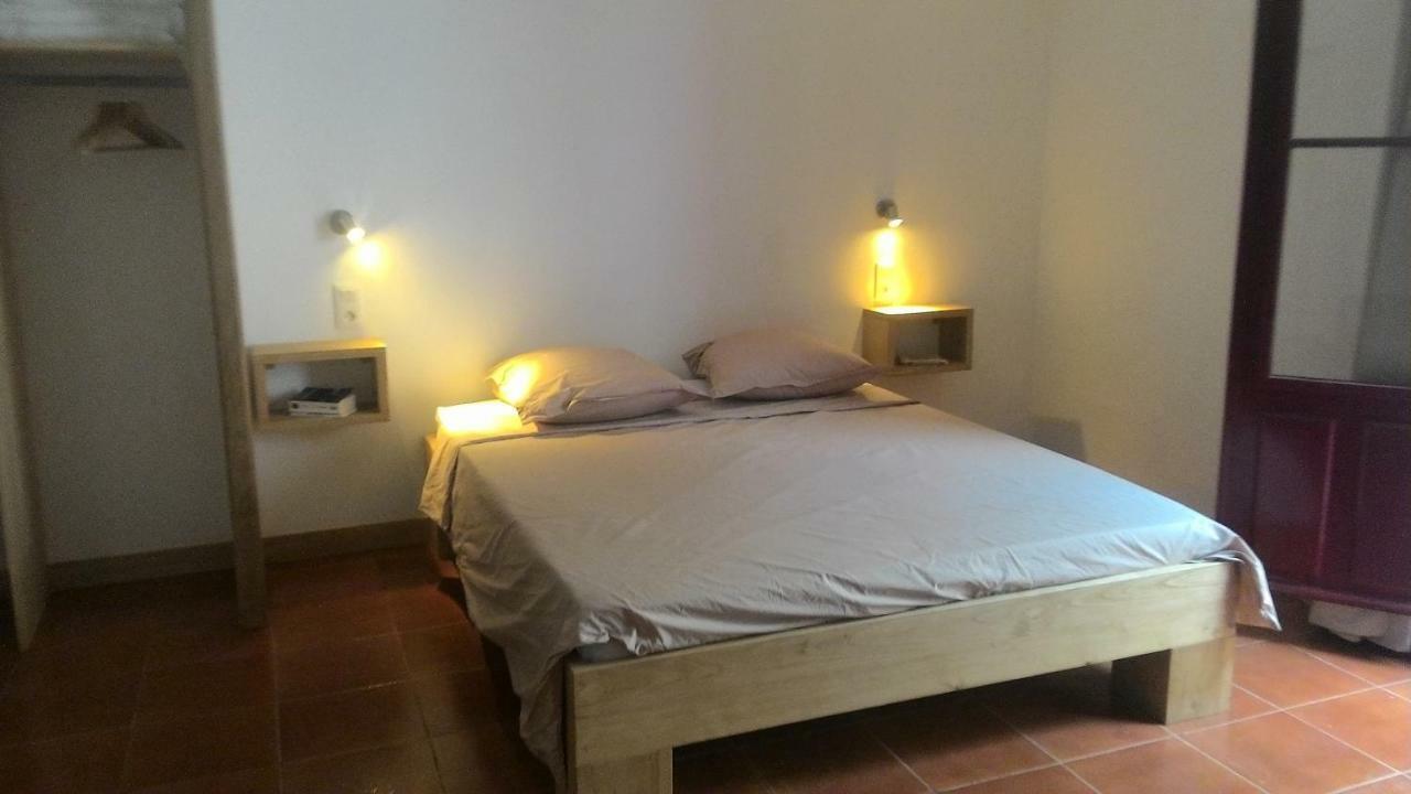 Les Studios De St Guilhem Saint-Guilhem-le-Desert Bagian luar foto