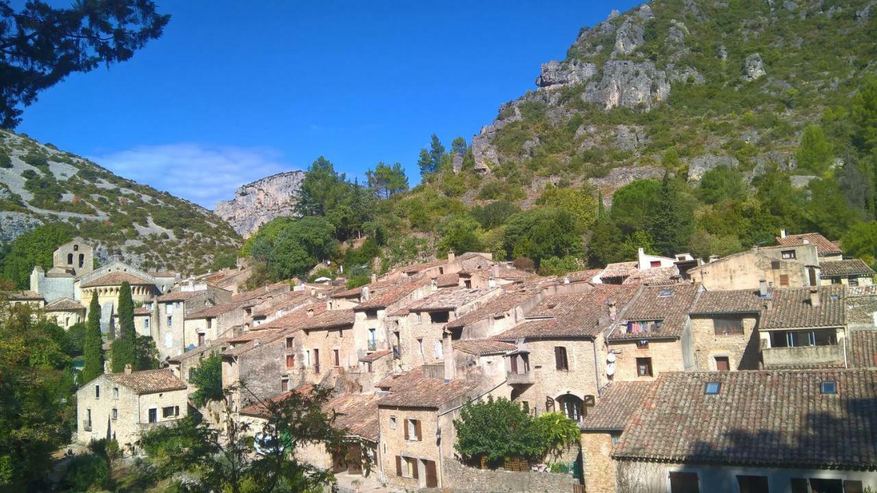 Les Studios De St Guilhem Saint-Guilhem-le-Desert Bagian luar foto