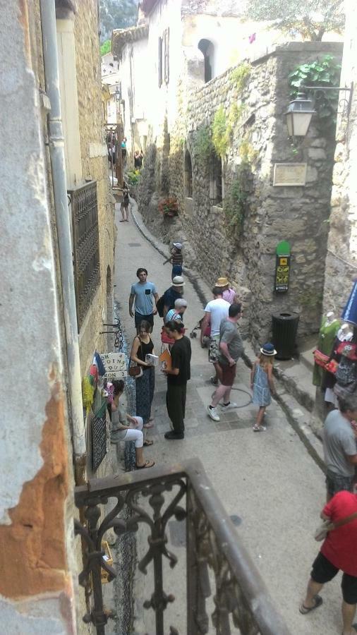 Les Studios De St Guilhem Saint-Guilhem-le-Desert Bagian luar foto