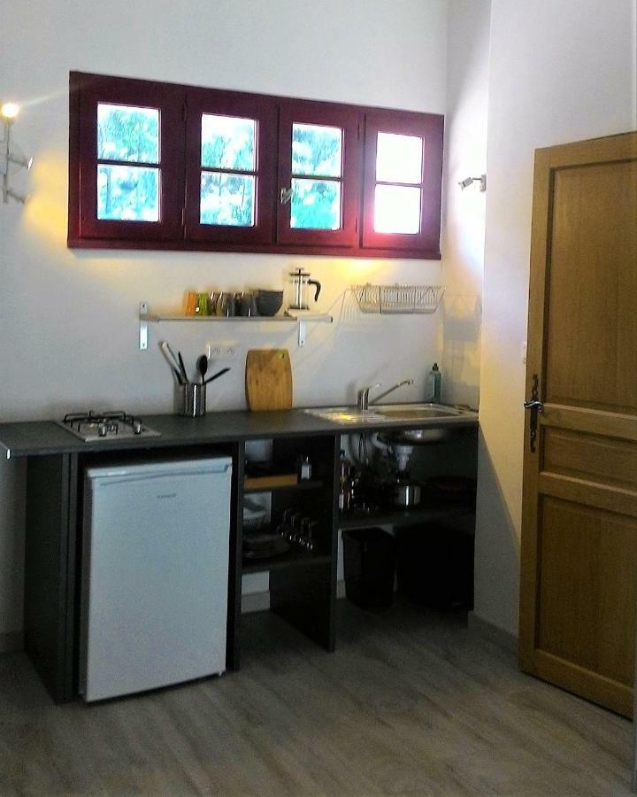 Les Studios De St Guilhem Saint-Guilhem-le-Desert Bagian luar foto